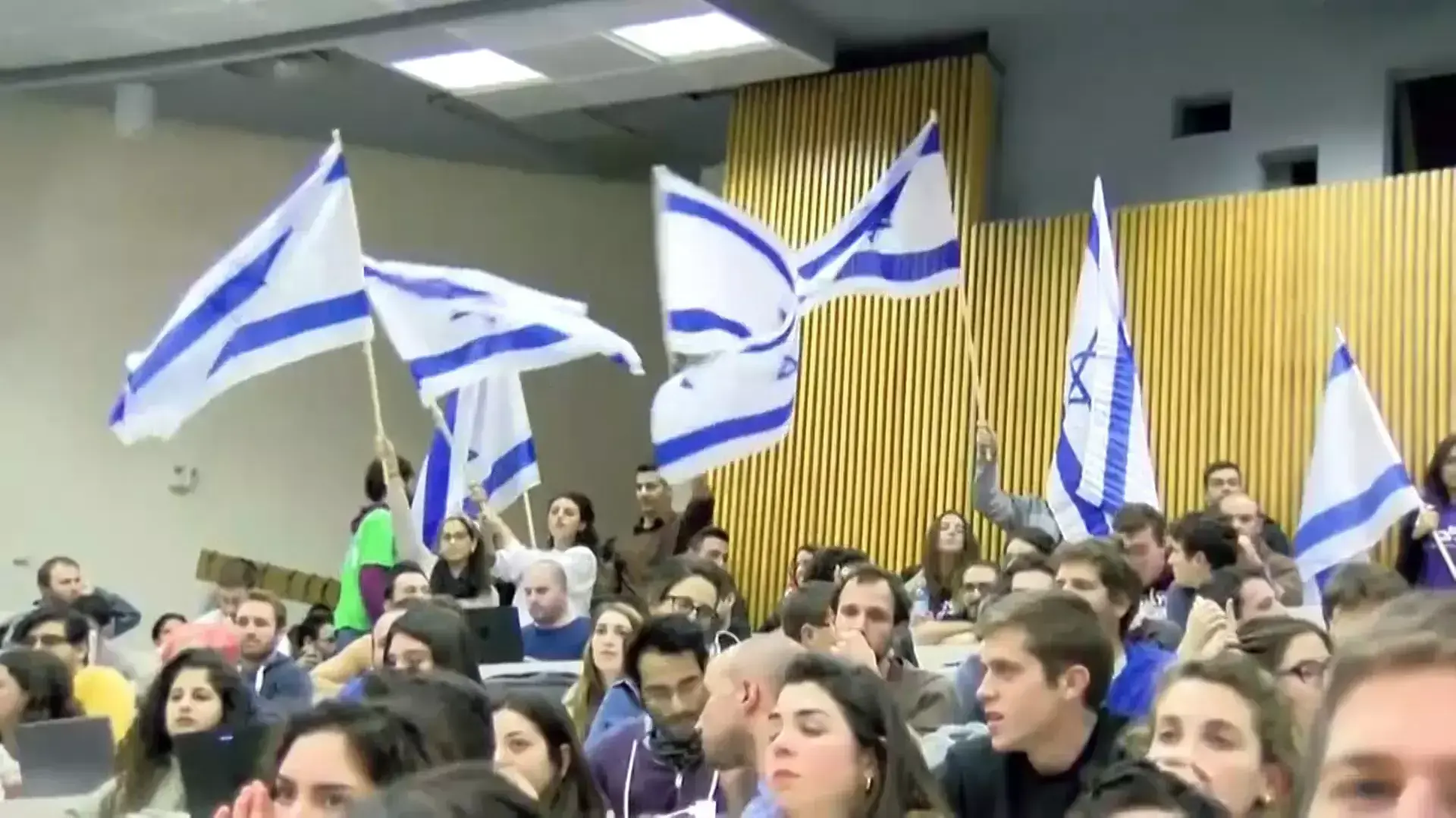 הפגנה נגד הרצאה של "שוברים שתיקה" באוניברסיטה בירושלים 22 בדצמבר 2015 הפגנה נגד הרצאה של "שוברים שתיקה" באוניברסיטה בירושלים 22 בדצמבר 2015