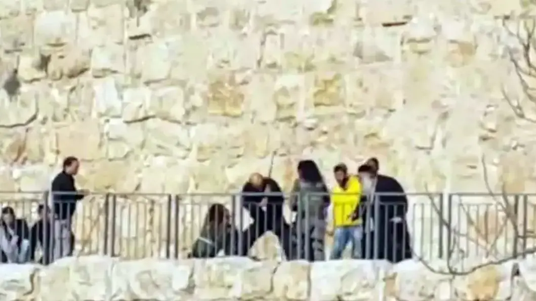 תיעוד לינץ' במחבל מפיגוע הדקירה בשער יפו, ירושלים. דצמבר 2015