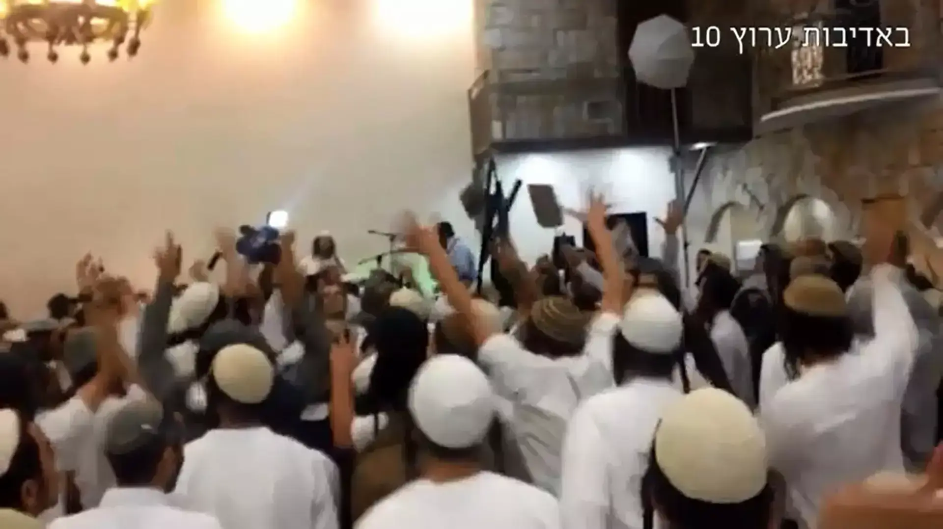 מתנחלים חוגגים את רציחת משפחת דוואבשה