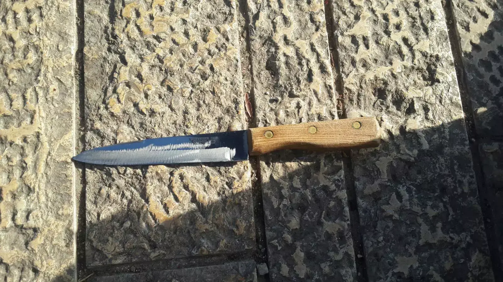הסכין ששימש את המחבל שניסה לבצע פיגוע דקירה בכיכר צה"ל שבירושלים, דצמבר 2015 הסכין ששימש את המחבל שניסה לבצע פיגוע דקירה בכיכר צה"ל שבירושלים, דצמבר 2015
