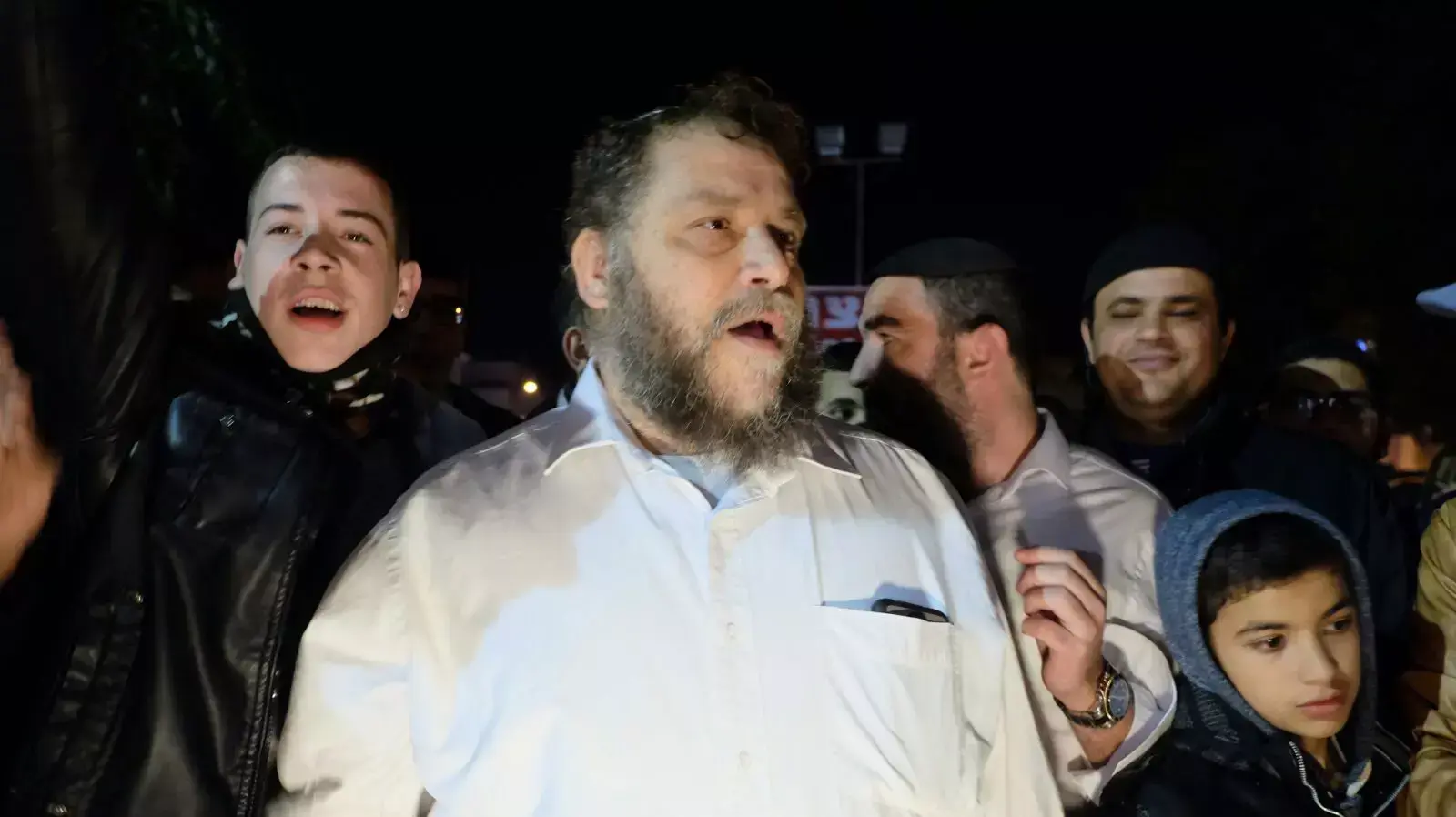 בנצי גופשטיין הפגנה בעפולה הערב נגד ממכר נדלן לערבים 26 דצמבר 2015 בנצי גופשטיין הפגנה בעפולה הערב נגד ממכר נדלן לערבים 26 דצמבר 2015