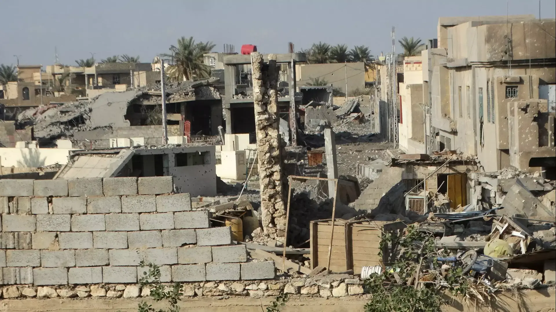 העיר רמאדי שבעיראק לקראת כיבושה על ידי הכוחות העיראקיים מידי דאעש, 27 בדצמבר 2015 העיר רמאדי שבעיראק לקראת כיבושה על ידי הכוחות העיראקיים מידי דאעש, 27 בדצמבר 2015