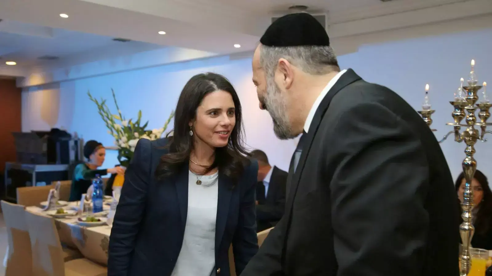 איילת שקד ואריה דרעי באירוע שבע ברכות לרגל חתונת בתו של דרעי. דצמבר 2015 איילת שקד ואריה דרעי באירוע שבע ברכות לרגל חתונת בתו של דרעי. דצמבר 2015