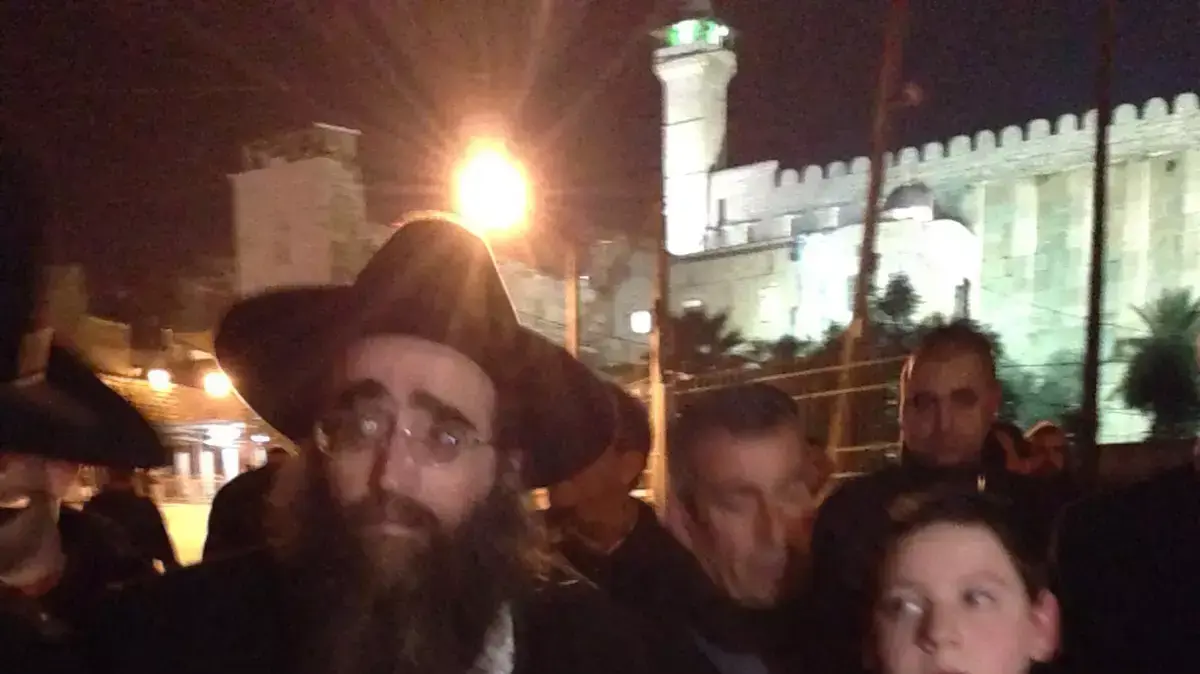 הרב יאשיהו פינטו במערת המכפלה שבחברון. 28 בדצמבר 2015 הרב יאשיהו פינטו במערת המכפלה שבחברון. 28 בדצמבר 2015