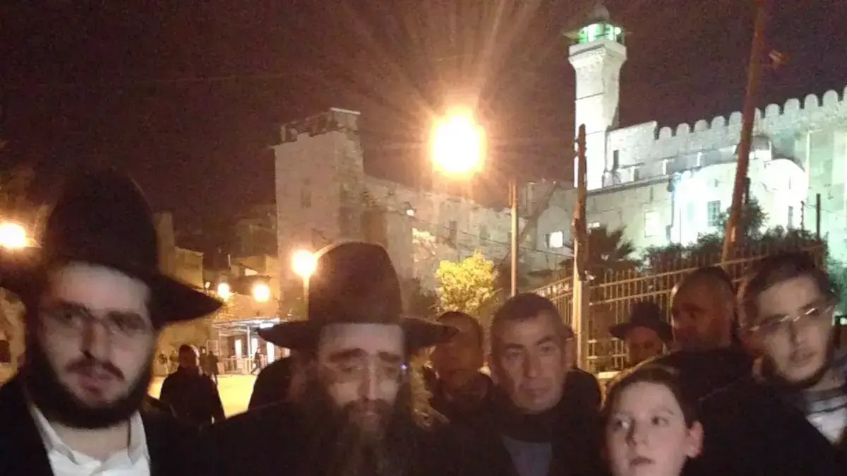 הרב יאשיהו פינטו במערת המכפלה שבחברון. 28 בדצמבר 2015 הרב יאשיהו פינטו במערת המכפלה שבחברון. 28 בדצמבר 2015