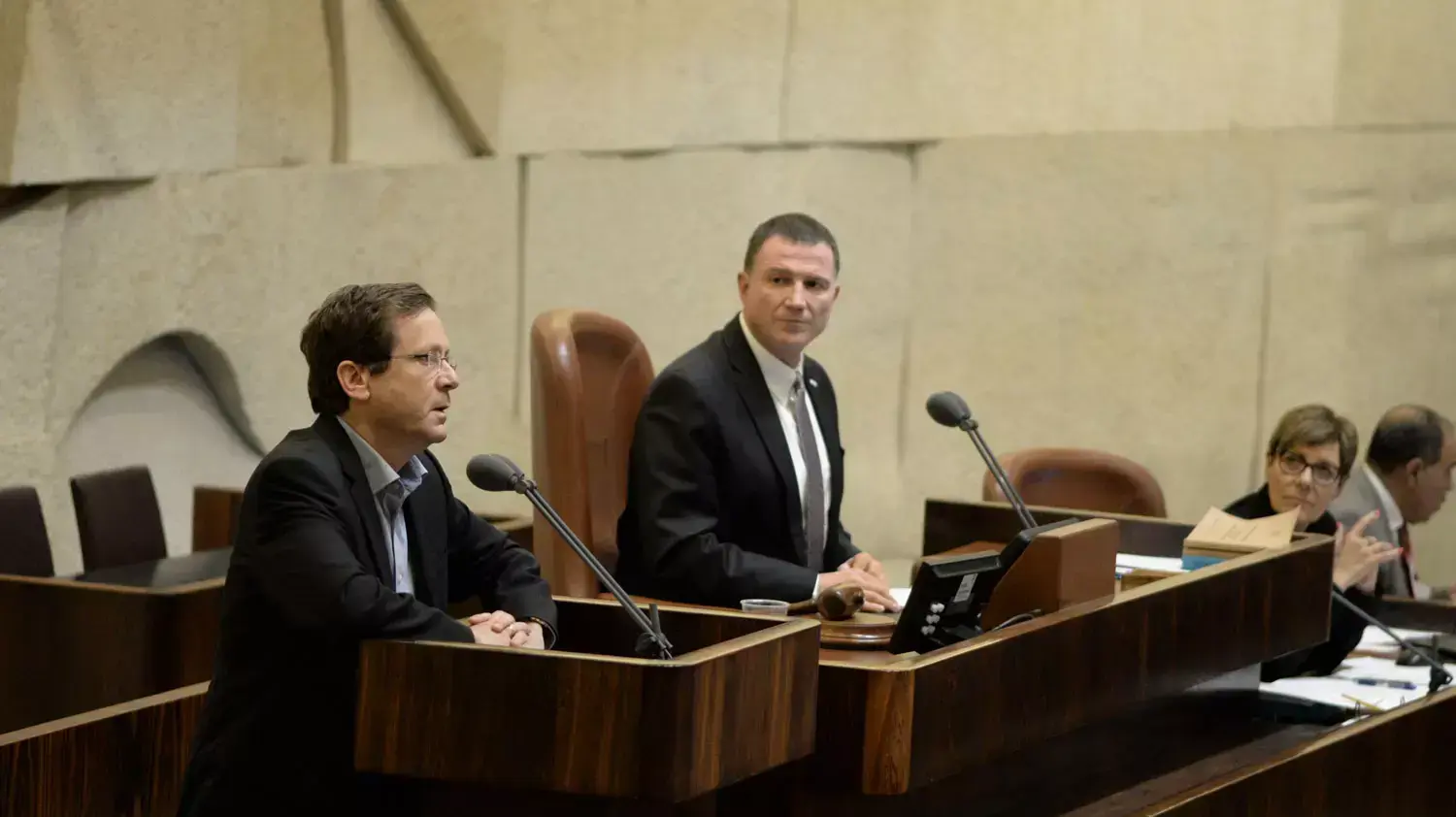 השבעת אמיר אוחנה כחבר כנסת הערב במליאה השבעת אמיר אוחנה כחבר כנסת הערב במליאה