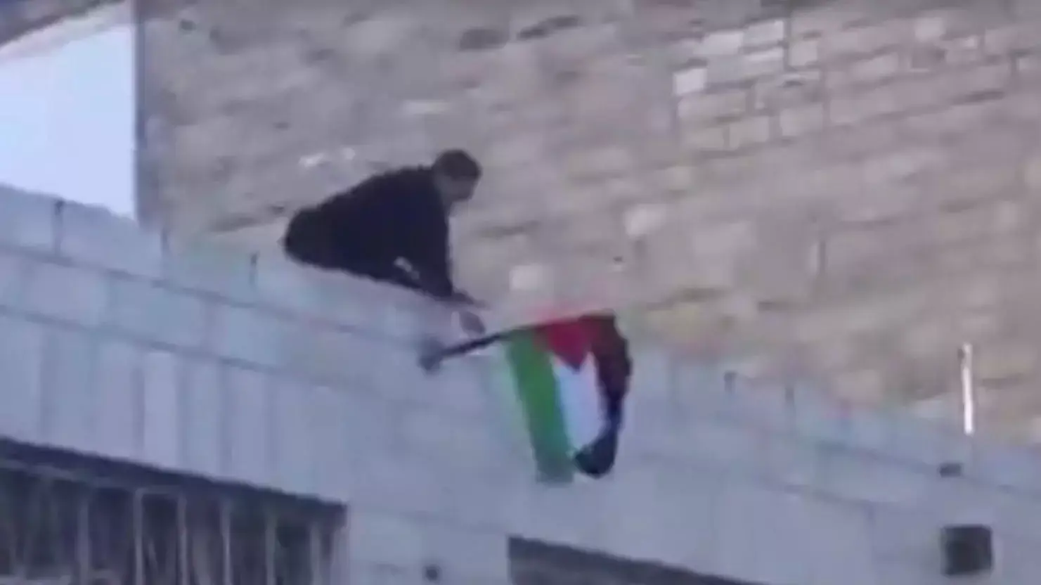הסרת דגלי הרשות הפלשתינית במזרח ירושלים הסרת דגלי הרשות הפלשתינית במזרח ירושלים