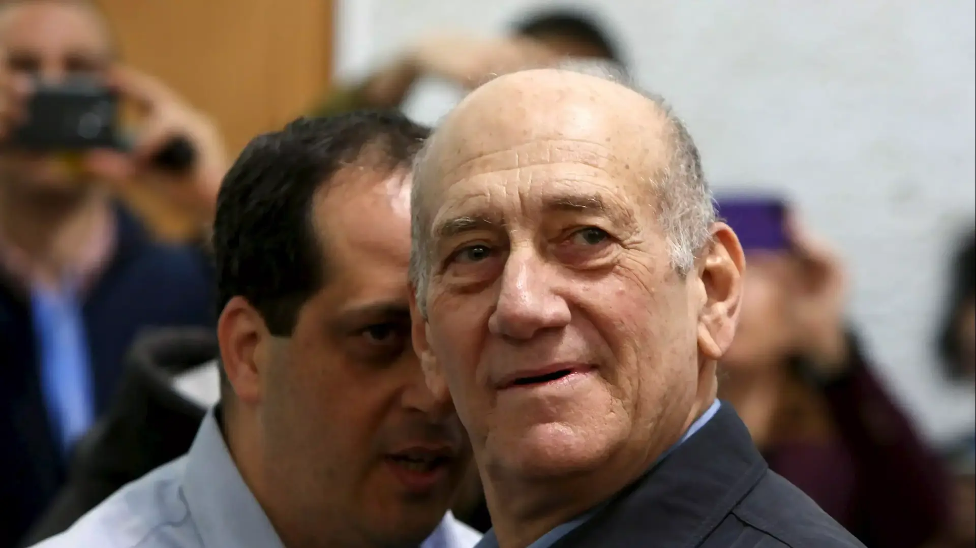 אהוד אולמרט היום בהכרעת הערעור בפרשת הולילנד בבית המשפט 20 דצמבר 2015 אהוד אולמרט היום בהכרעת הערעור בפרשת הולילנד בבית המשפט 20 דצמבר 2015