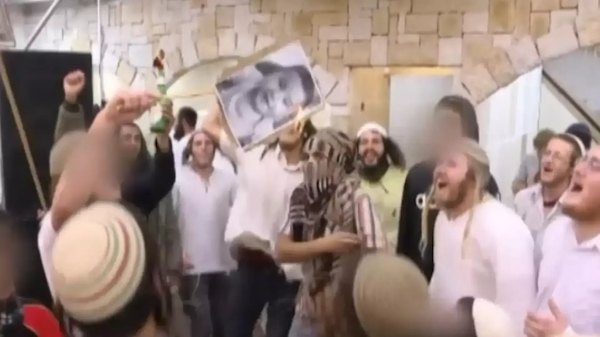 פרינט סקרינים מחתונת נוער הגבעות פרינט סקרינים מחתונת נוער הגבעות