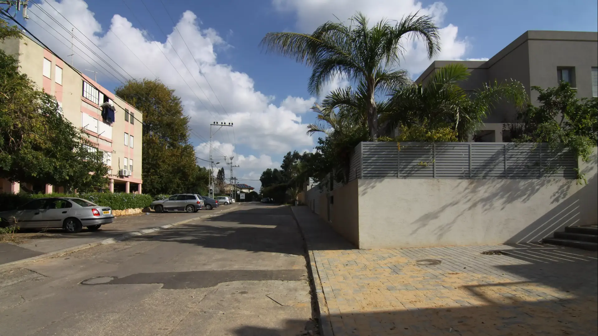 וילה מול בניין שיכון במושבה בנימינה וילה מול בניין שיכון במושבה בנימינה