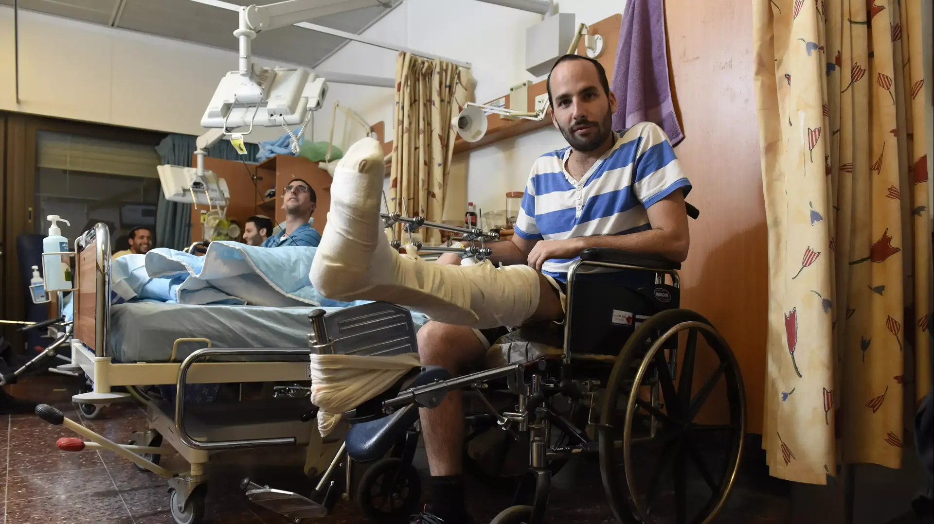 יונתן עמנואל פצוע בגל הטרור האחרון יונתן עמנואל פצוע בגל הטרור האחרון