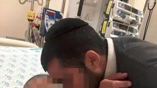 חשד להתעללות בתינוק. דצמבר 2015 חשד להתעללות בתינוק. דצמבר 2015