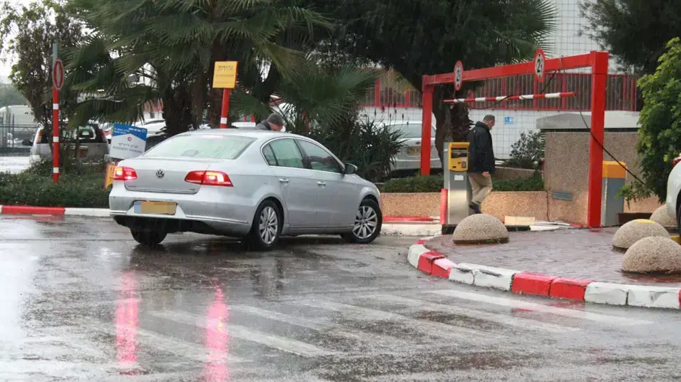 שרה נתניהו מגיעה לחקירה בלהב 433. דצמבר 2015 שרה נתניהו מגיעה לחקירה בלהב 433. דצמבר 2015