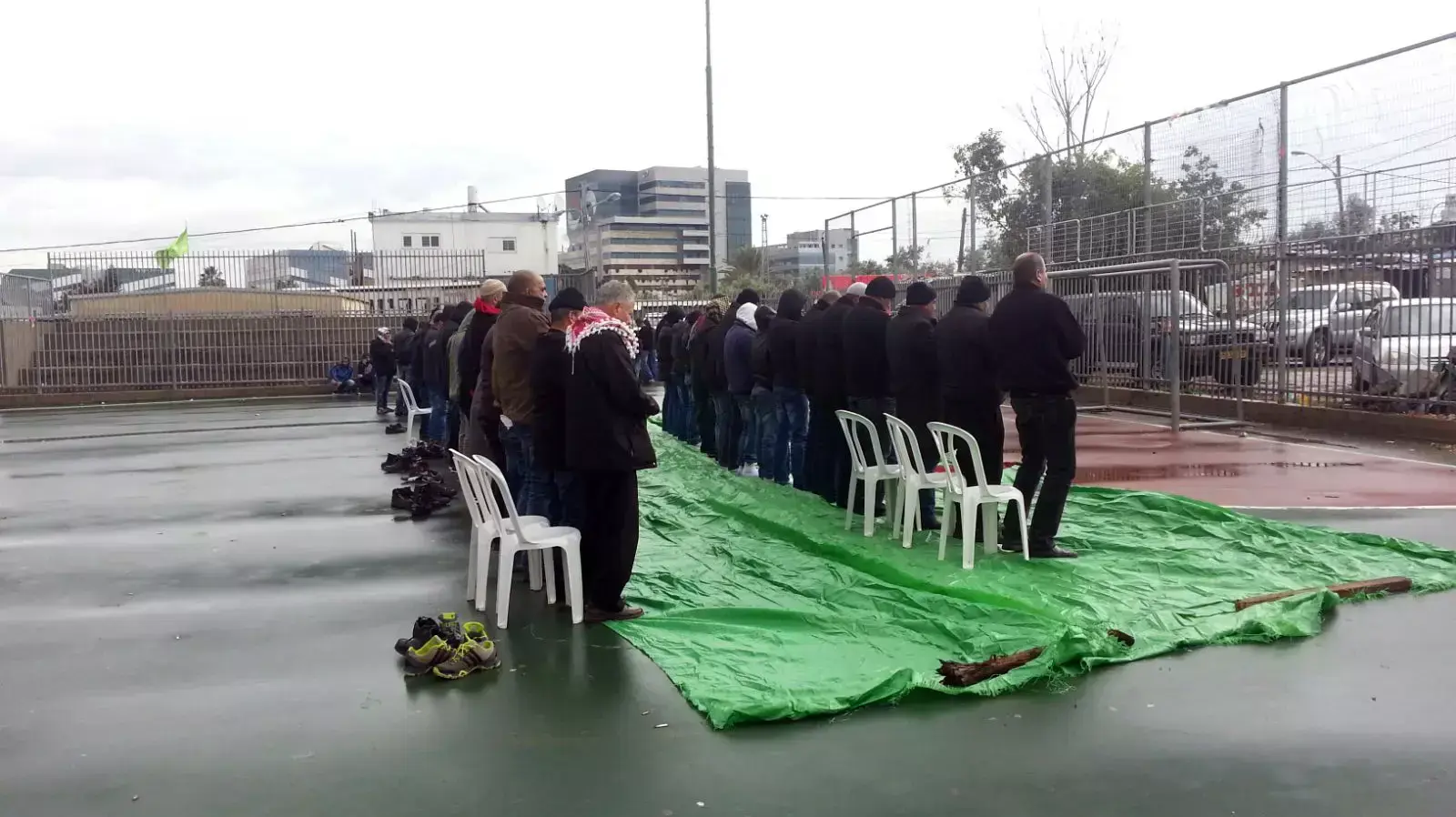 סוכת אבלים בביתו של אמין שעבן נרצח בפיגוע בתל אביב 1 ינואר 2016 סוכת אבלים בביתו של אמין שעבן נרצח בפיגוע בתל אביב 1 ינואר 2016
