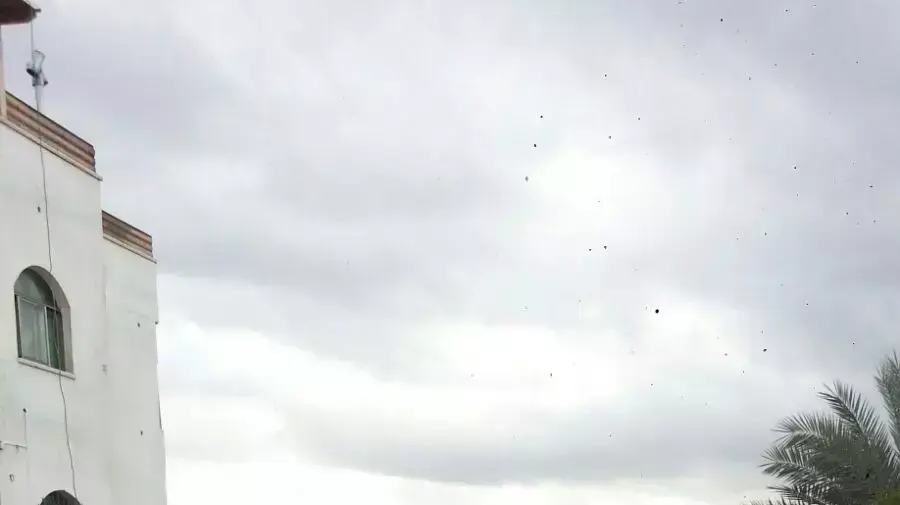 כוחות משטרה בבית משפחת החשוד ברצח בתל אביב בואדי ערה היום 2 ינואר 2016 כוחות משטרה בבית משפחת החשוד ברצח בתל אביב בואדי ערה היום 2 ינואר 2016