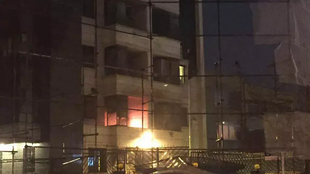 הפגנות בקונסוליה הסעודית בעיר משהד שבאיראן לאחר הוצאתו להורג של איש הדת השישי נימר א-נימר הפגנות בקונסוליה הסעודית בעיר משהד שבאיראן לאחר הוצאתו להורג של איש הדת השישי נימר א-נימר