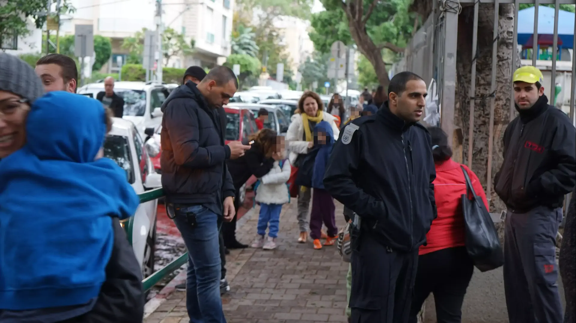 המצוד נמשך: תוגברה האבטחה במוסדות החינוך בתל אביב המצוד נמשך: תוגברה האבטחה במוסדות החינוך בתל אביב