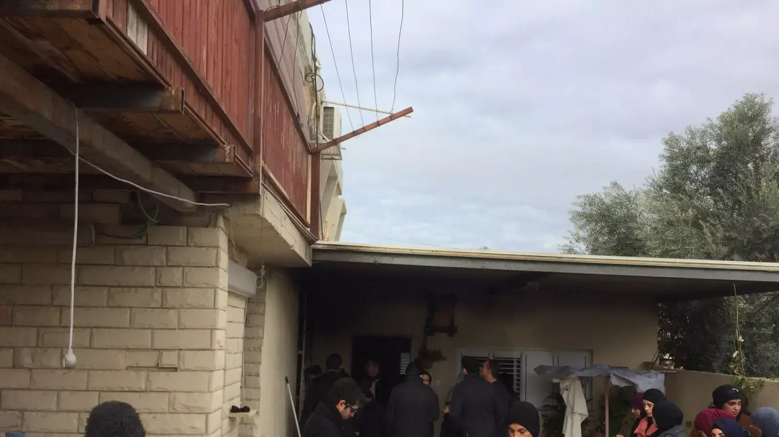 בית השמפחה האבלה על שריפת שלושת הילדים היום ברהט בית השמפחה האבלה על שריפת שלושת הילדים היום ברהט