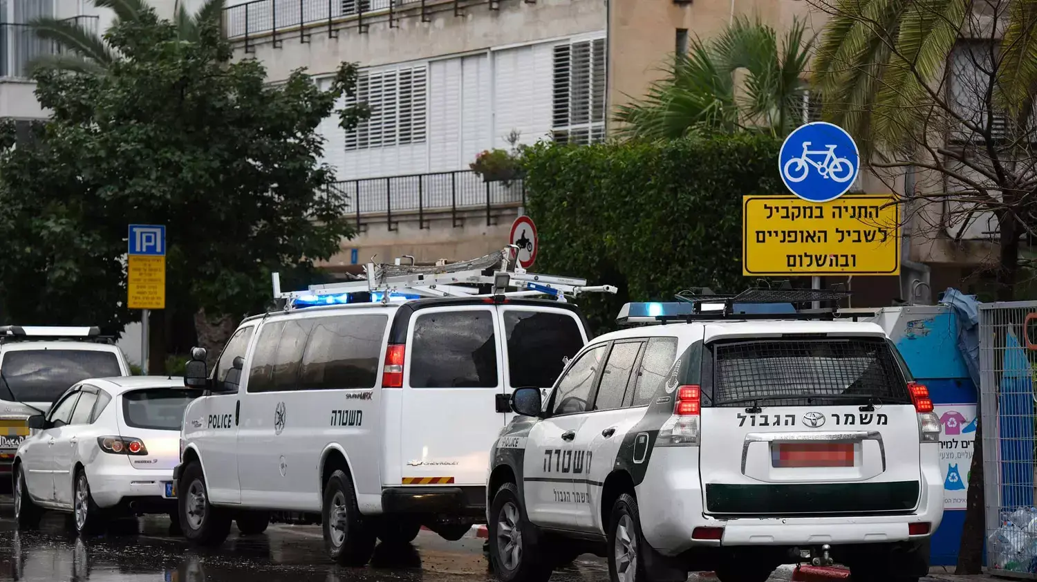ניידות משטרה במרכז תל אביב, 3 בינואר 2016 ניידות משטרה במרכז תל אביב, 3 בינואר 2016