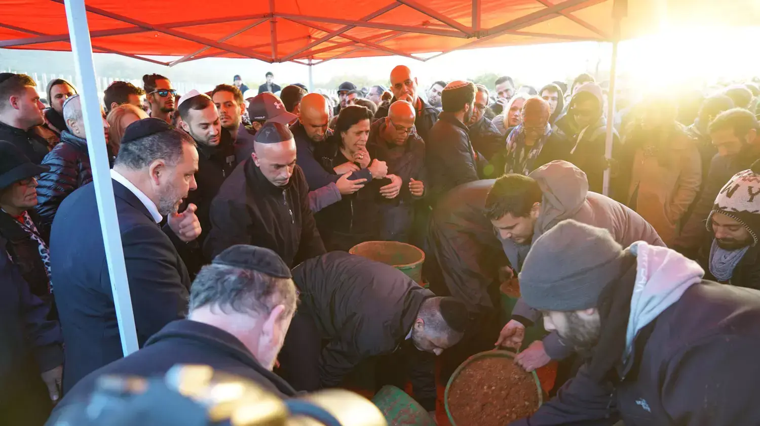 הלווית אלון בקל, בית העלמין בכרמיאל. 3 בינואר 2016 הלווית אלון בקל, בית העלמין בכרמיאל. 3 בינואר 2016