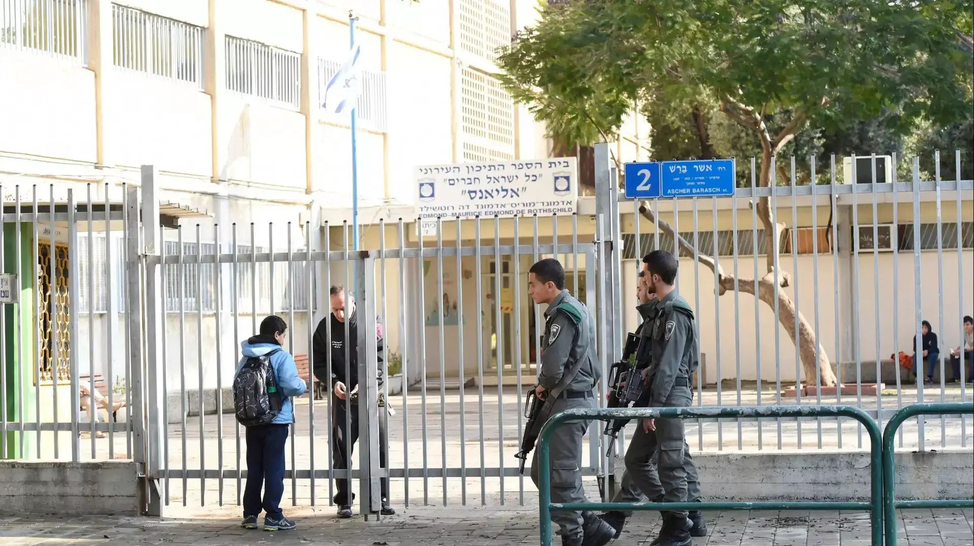 כוחות משטרה בשכונת רמת אביב, תל אביב. 4 בינואר 2016 כוחות משטרה בשכונת רמת אביב, תל אביב. 4 בינואר 2016