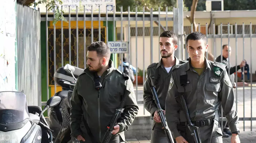 כוחות משטרה בשכונת רמת אביב, תל אביב. 4 בינואר 2016 כוחות משטרה בשכונת רמת אביב, תל אביב. 4 בינואר 2016