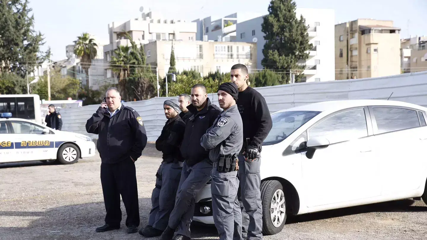 חפ"ק המשטרה ברחבת התחנה המרכזית בהרצליה, 5 בינואר 2016 חפ"ק המשטרה ברחבת התחנה המרכזית בהרצליה, 5 בינואר 2016