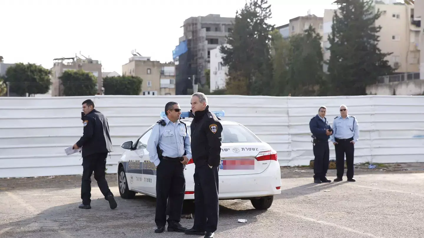 חפ"ק המשטרה ברחבת התחנה המרכזית בהרצליה, 5 בינואר 2016 חפ"ק המשטרה ברחבת התחנה המרכזית בהרצליה, 5 בינואר 2016