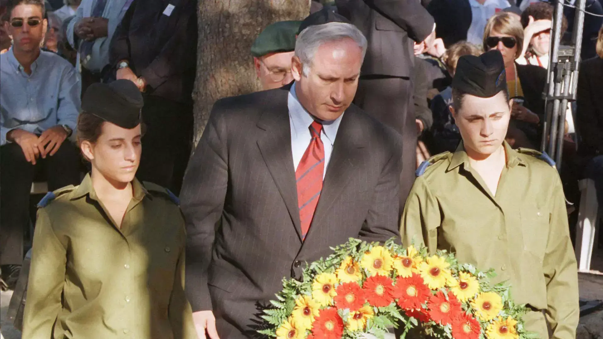 בנימין נתניהו בטקס האזכרה ליצחק רבין, אוקטובר 1996 בנימין נתניהו בטקס האזכרה ליצחק רבין, אוקטובר 1996