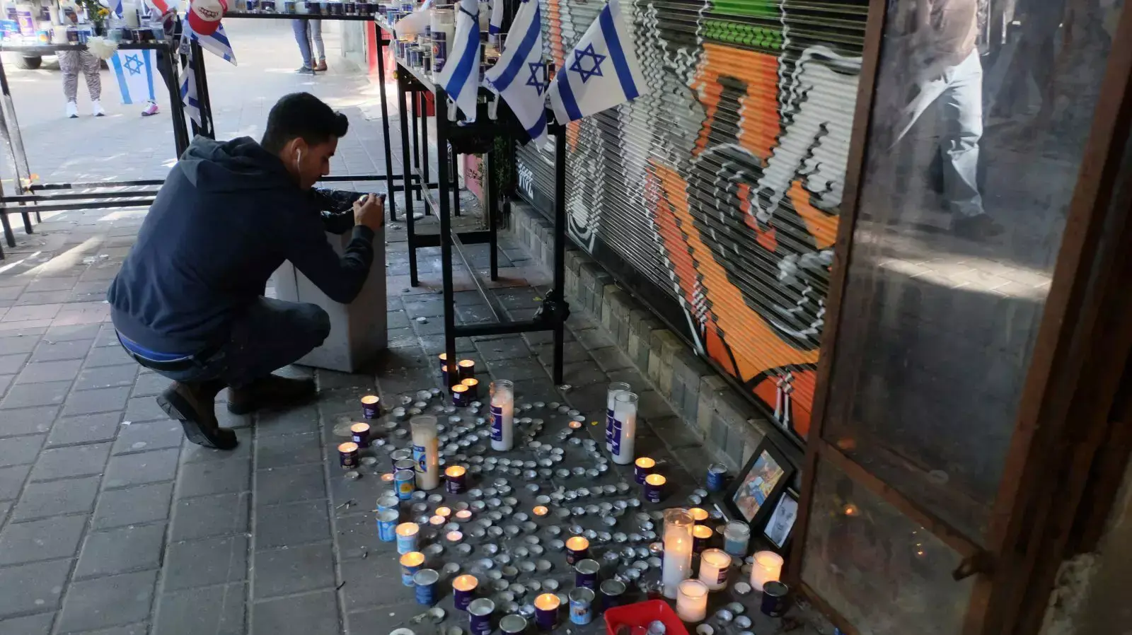 שיפוץ פאב הסימטא בדיזינגוף לקראת פתיחתו מחדש לאחר הפיגוע. ינואר 2016