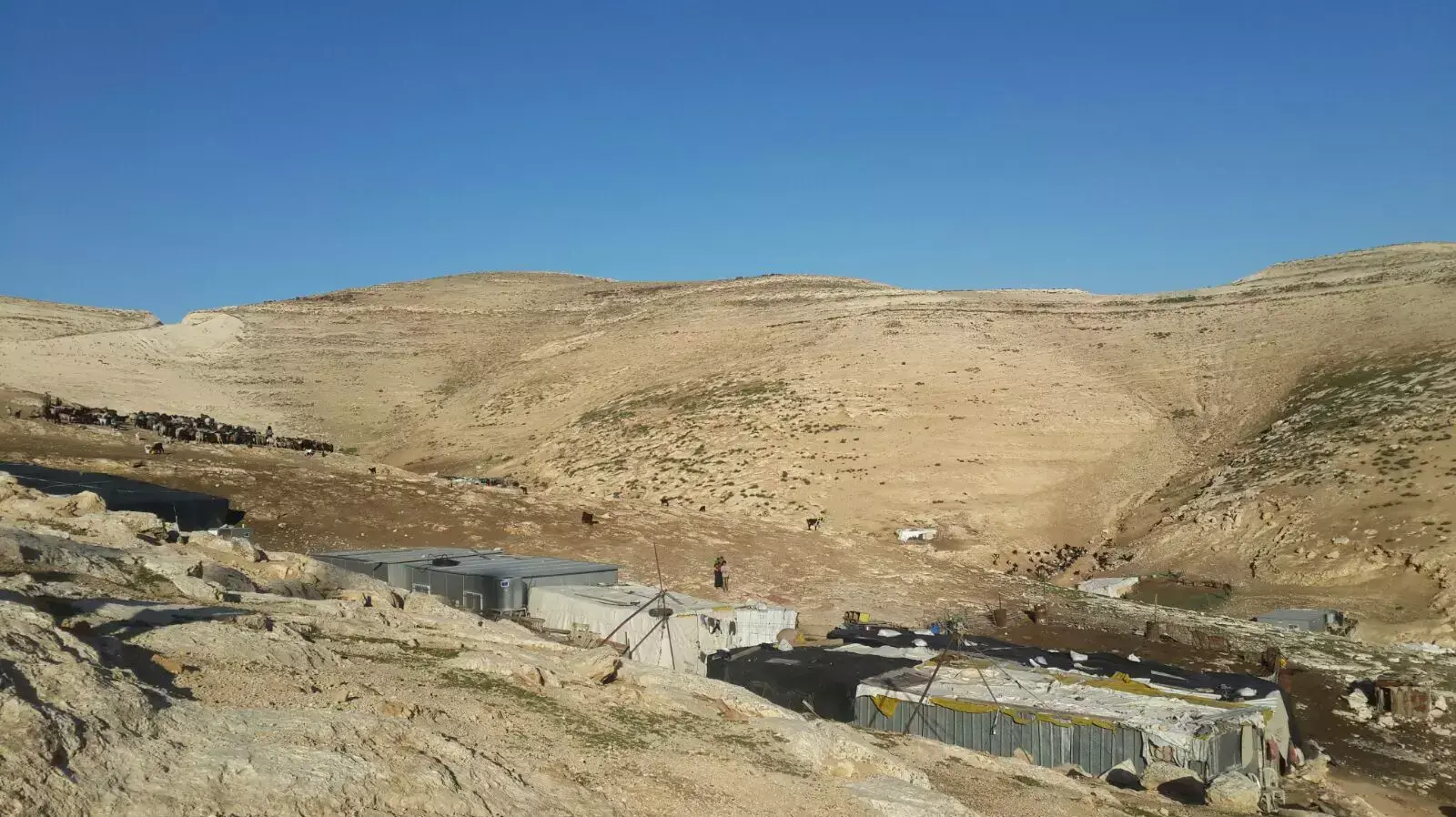 המנהל האזרחי יבנה מתחם לשבט ג'האלין, מצודת אדומים. ינואר 2016 המנהל האזרחי יבנה מתחם לשבט ג'האלין, מצודת אדומים. ינואר 2016