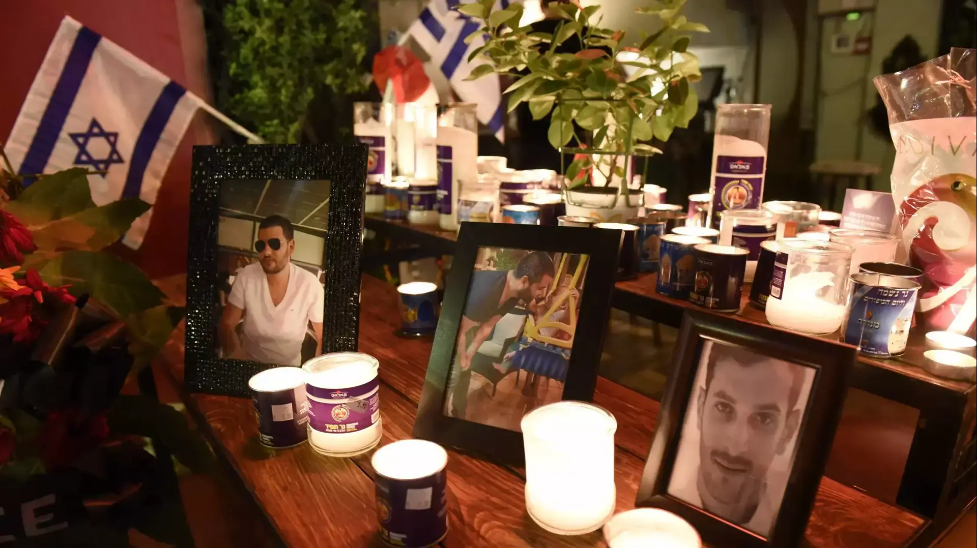 פתיחתו מחדש של פאב הסימטא, לאחר פיגוע הירי. ינואר 2016 פתיחתו מחדש של פאב הסימטא, לאחר פיגוע הירי. ינואר 2016