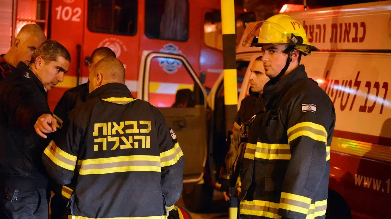 כוחות משטרה וכיבוי בראשון לציון בעקבות מעטפה חשודה 6 בינואר 2016 כוחות משטרה וכיבוי בראשון לציון בעקבות מעטפה חשודה 6 בינואר 2016