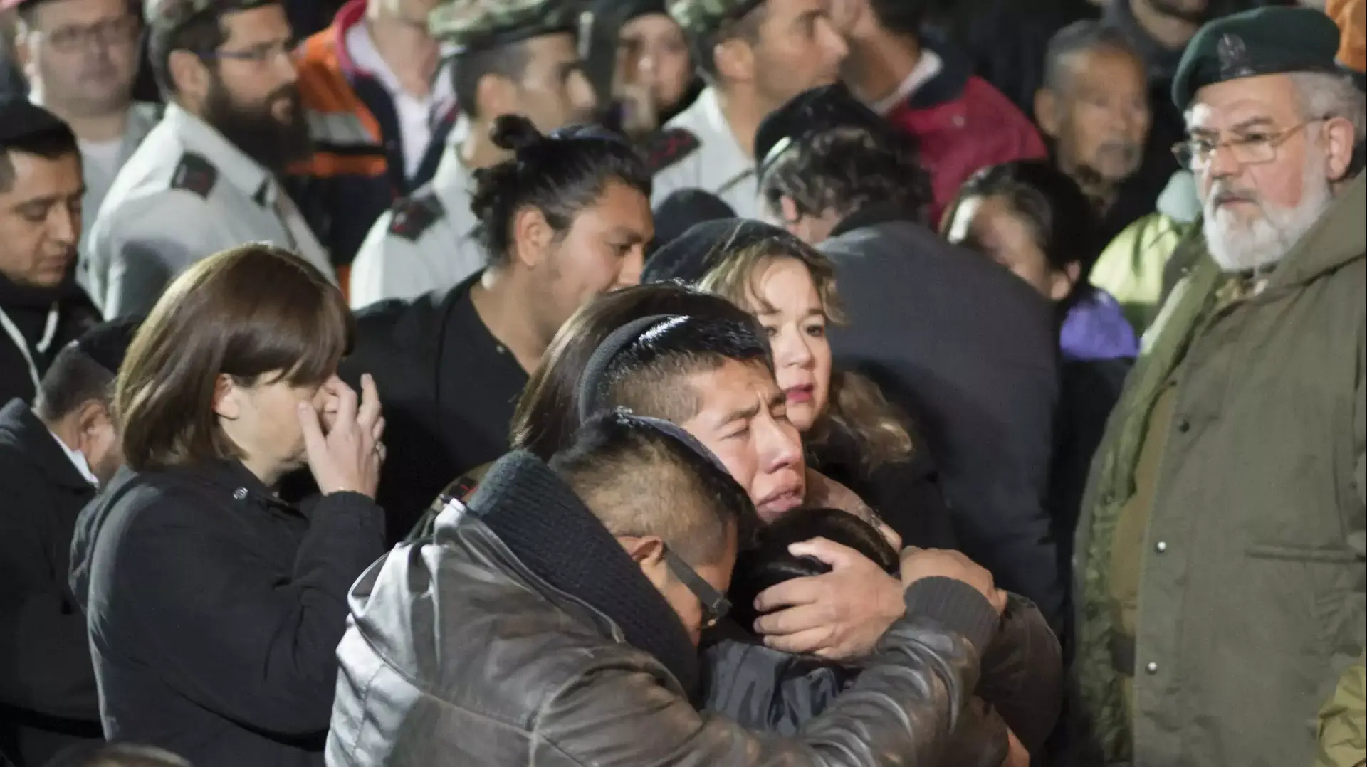 מאות בהלוויית סרן ישי רוסלס בבית העלמין הצבאי בהר הרצל, 7 בינואר 2016 מאות בהלוויית סרן ישי רוסלס בבית העלמין הצבאי בהר הרצל, 7 בינואר 2016