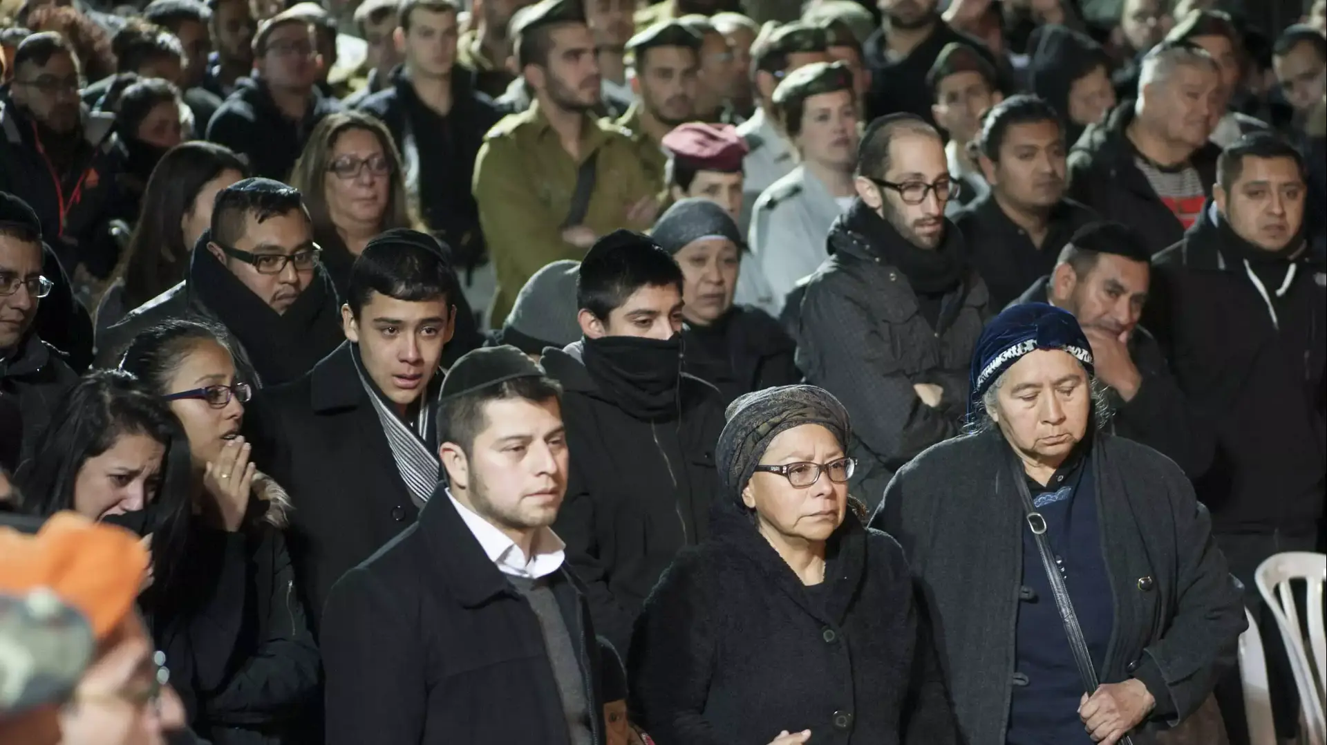 מאות בהלוויית סרן ישי רוסלס בבית העלמין הצבאי בהר הרצל, 7 בינואר 2016 מאות בהלוויית סרן ישי רוסלס בבית העלמין הצבאי בהר הרצל, 7 בינואר 2016