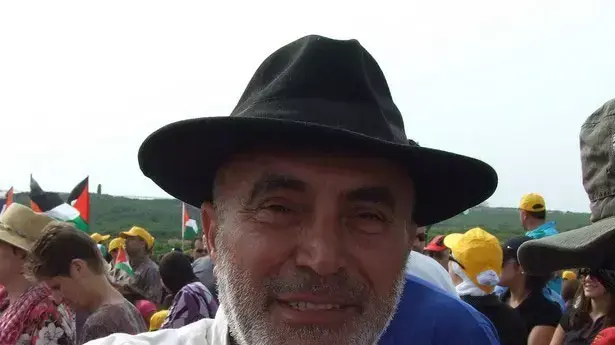 עזרא נאווי פעיל שמאל