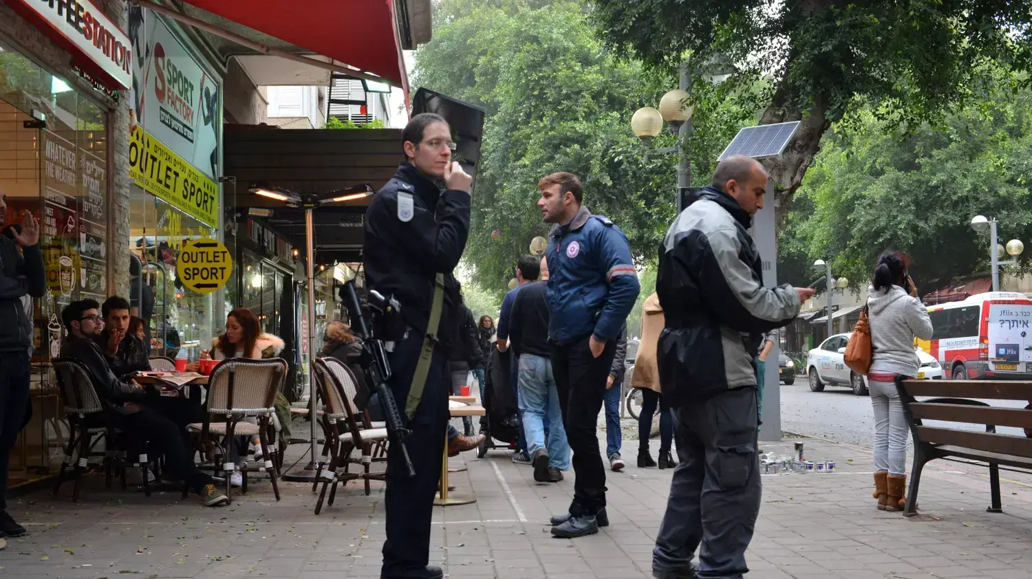 כוחות משטרה ברחוב דיזנגוף בתל אביב כוחות משטרה ברחוב דיזנגוף בתל אביב