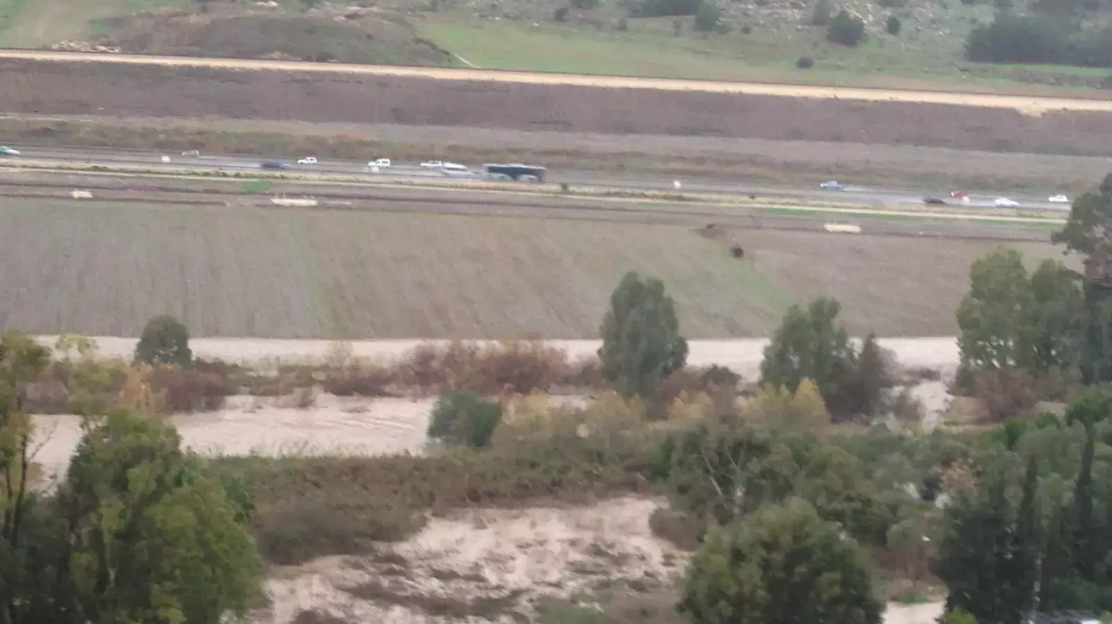 נחל קישון עולה על גדותיו ומציף את שדות עמק יזרעאל. 08 בינואר 2015 נחל קישון עולה על גדותיו ומציף את שדות עמק יזרעאל. 08 בינואר 2015