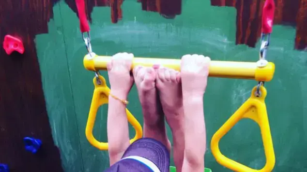 דאש פעוט בן 3 עם קוביות בבטן ושרירים דאש פעוט בן 3 עם קוביות בבטן ושרירים