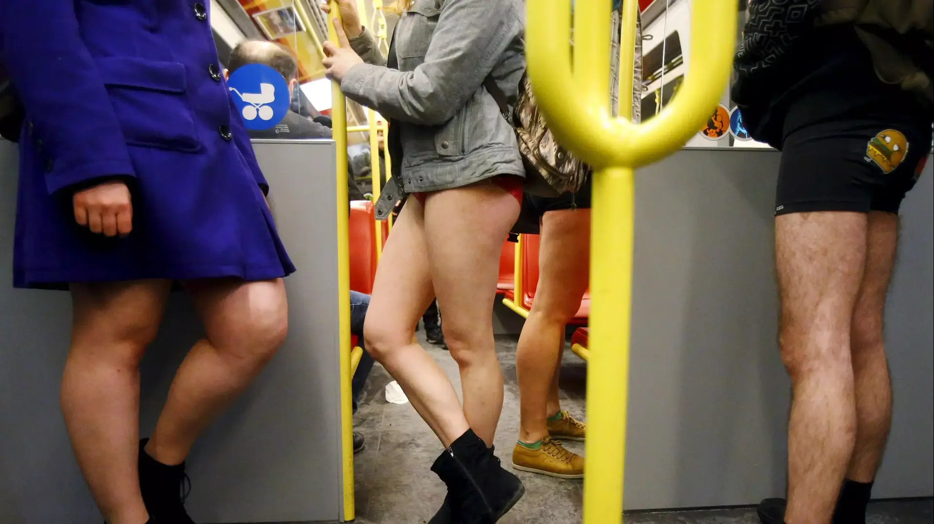 2016"יום ללא מכנסיים" ברכבת התחתית בווינה, אוסטריה, 10 בינואר 2016 2016"יום ללא מכנסיים" ברכבת התחתית בווינה, אוסטריה, 10 בינואר 2016