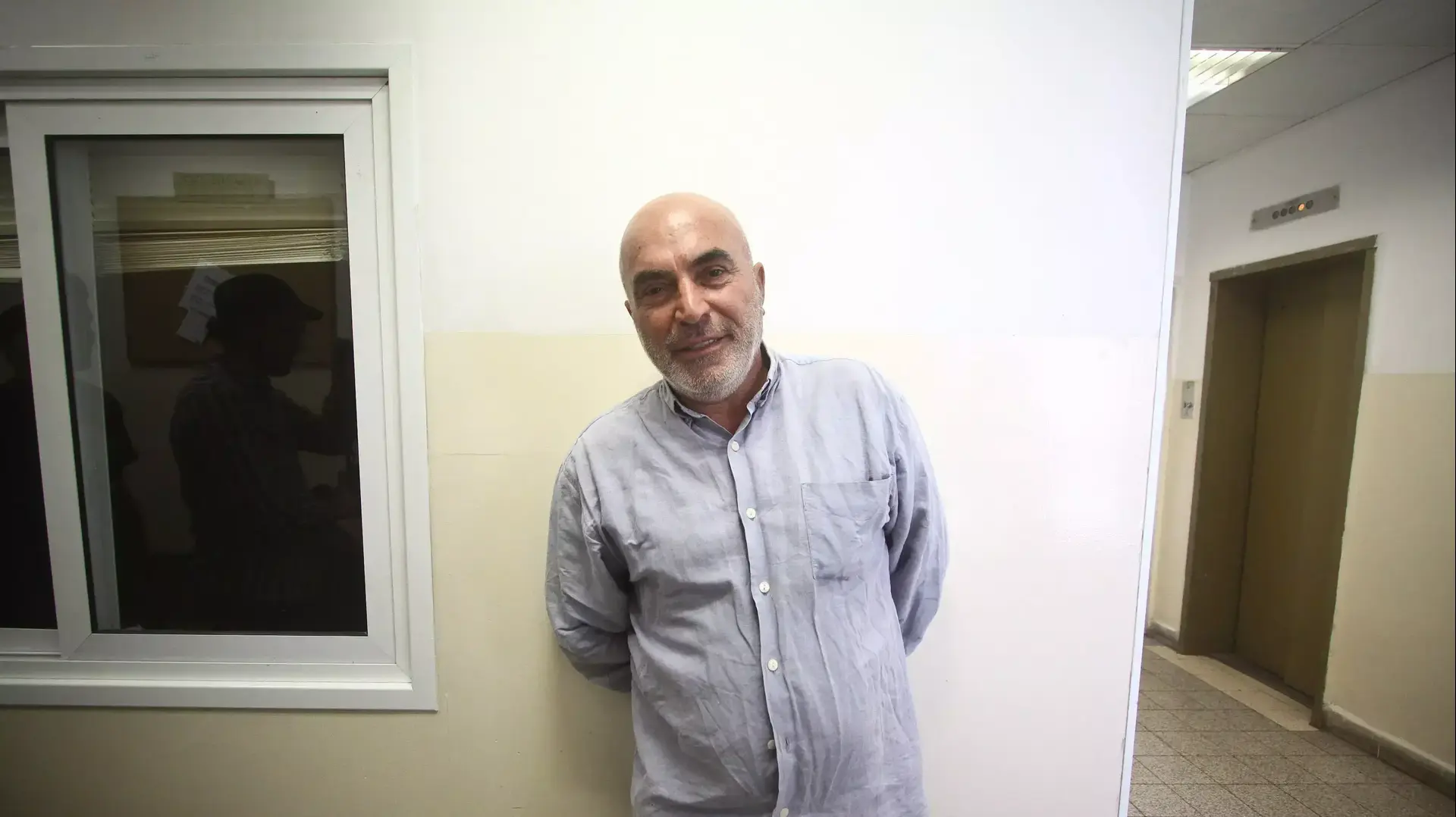 לשימוש חד פעמי עזרא נאווי, פעיל שמאל