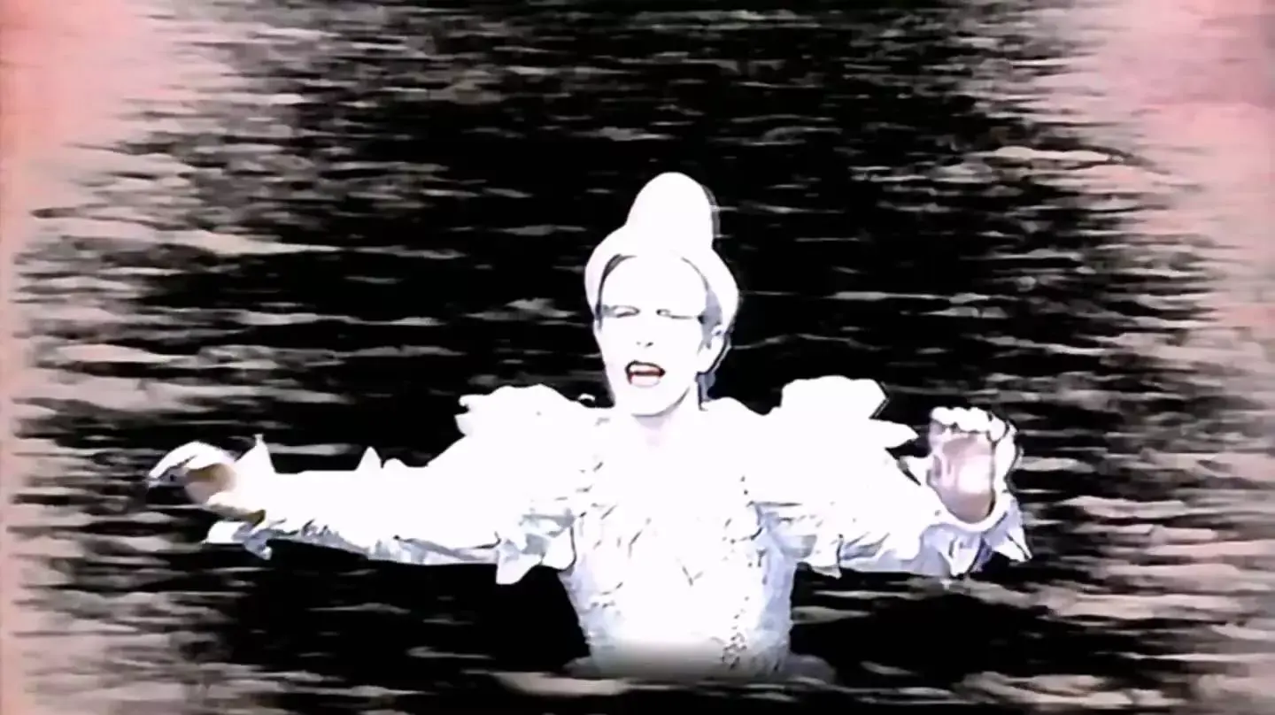 דיוויד בואי, Ashes to Ashes דיוויד בואי, Ashes to Ashes