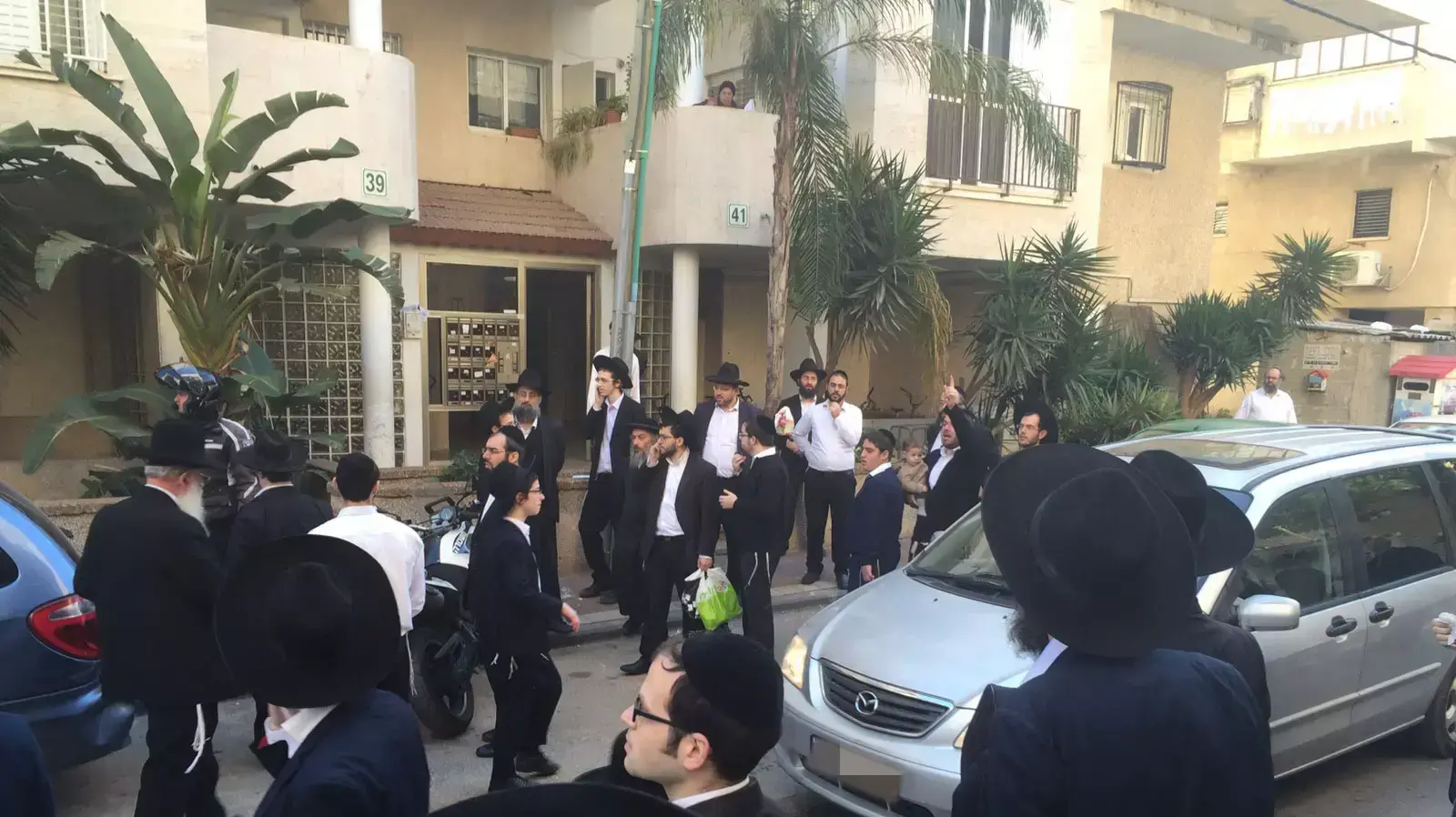 מעצרים בבני ברק כנגד חרדים החשודים בהסתה כנגד מתגייסים לצבא מעצרים בבני ברק כנגד חרדים החשודים בהסתה כנגד מתגייסים לצבא