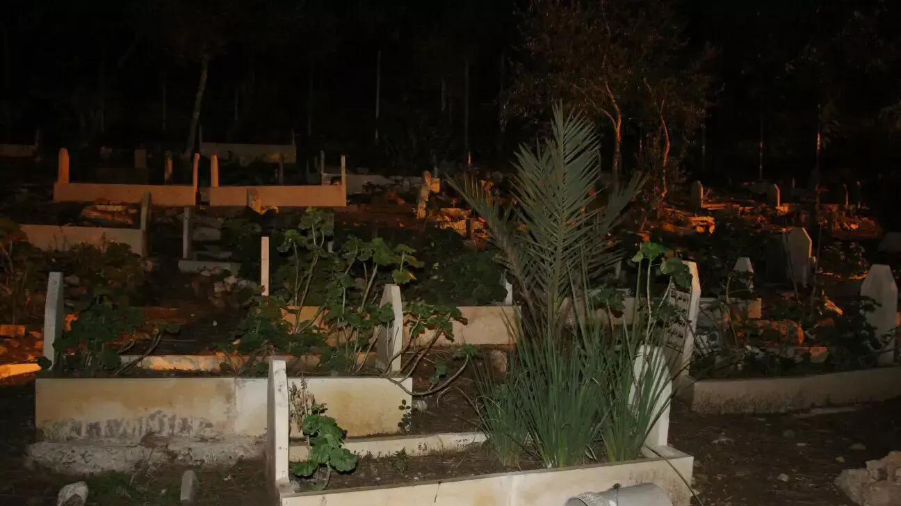 הלווייתו של המחבל נשאת מלחם, שביצע את הפיגוע בתל אביב, ערערה, 13 בינואר 2016 הלווייתו של המחבל נשאת מלחם, שביצע את הפיגוע בתל אביב, ערערה, 13 בינואר 2016