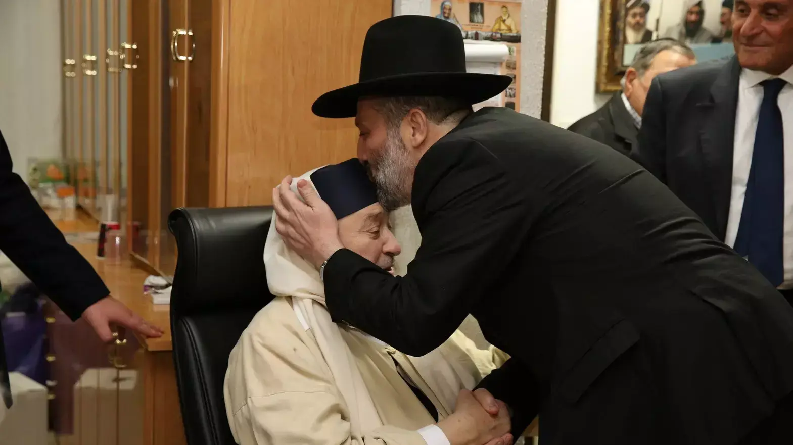 אריה דרעי והבאבא ברוך בהילולת הבאבא סאלי בנתיבות. 13 בינואר 2016. אריה דרעי והבאבא ברוך בהילולת הבאבא סאלי בנתיבות. 13 בינואר 2016.
