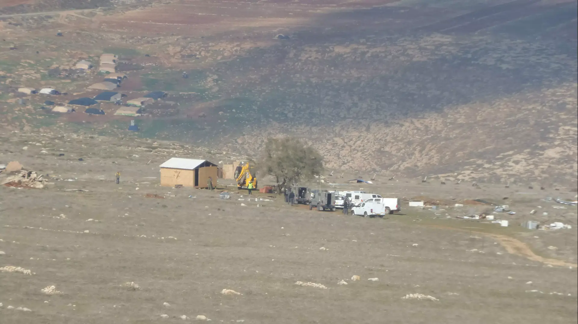 הריסת בית כנסת במעוז אסתר, ליד כוכב השחר, בנימין. 14 בינואר 2016 הריסת בית כנסת במעוז אסתר, ליד כוכב השחר, בנימין. 14 בינואר 2016