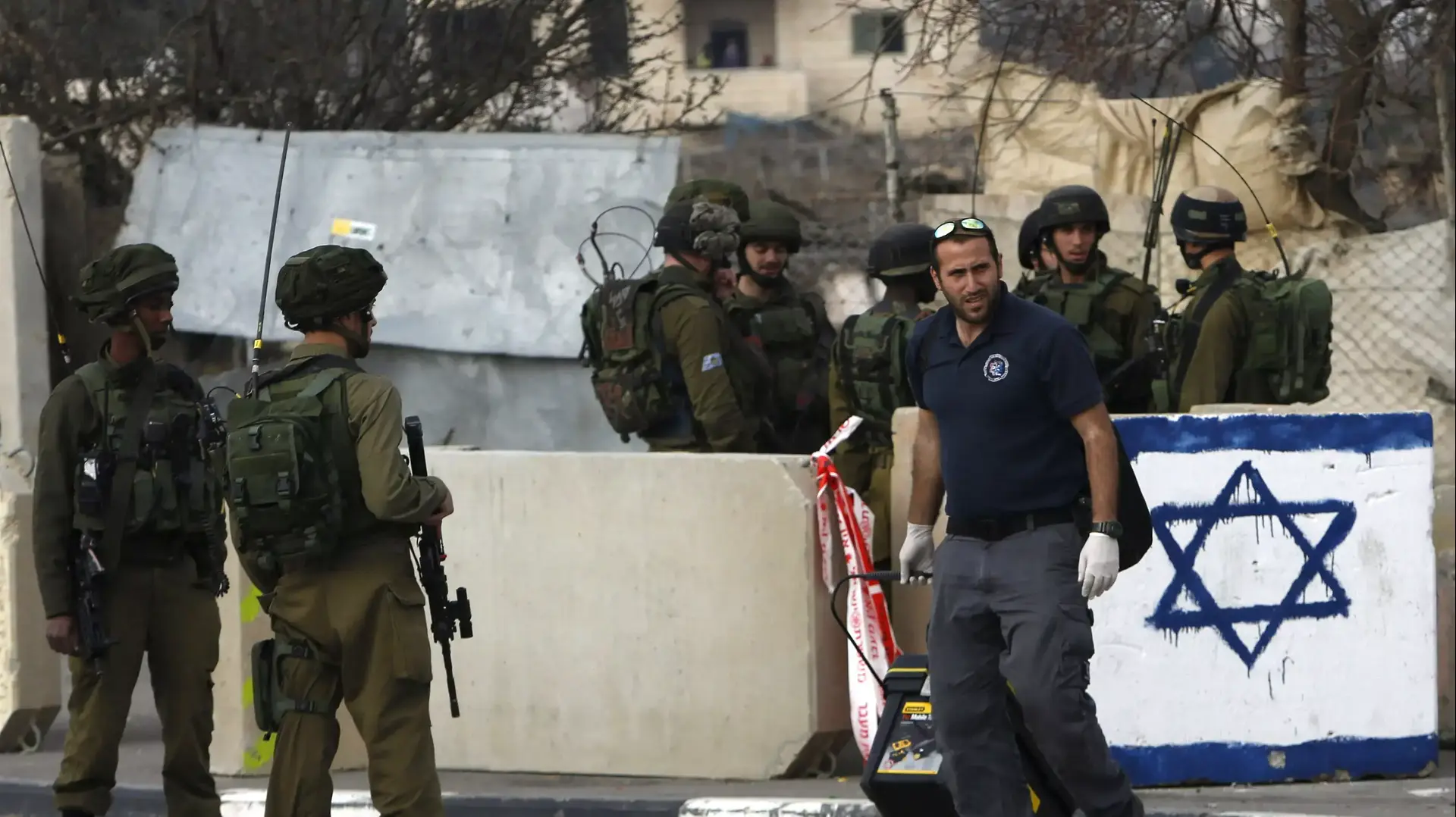זירת נסיון פיגוע הדקירה ליד בית ענון, סמוך לחברון. ינואר 2016 זירת נסיון פיגוע הדקירה ליד בית ענון, סמוך לחברון. ינואר 2016