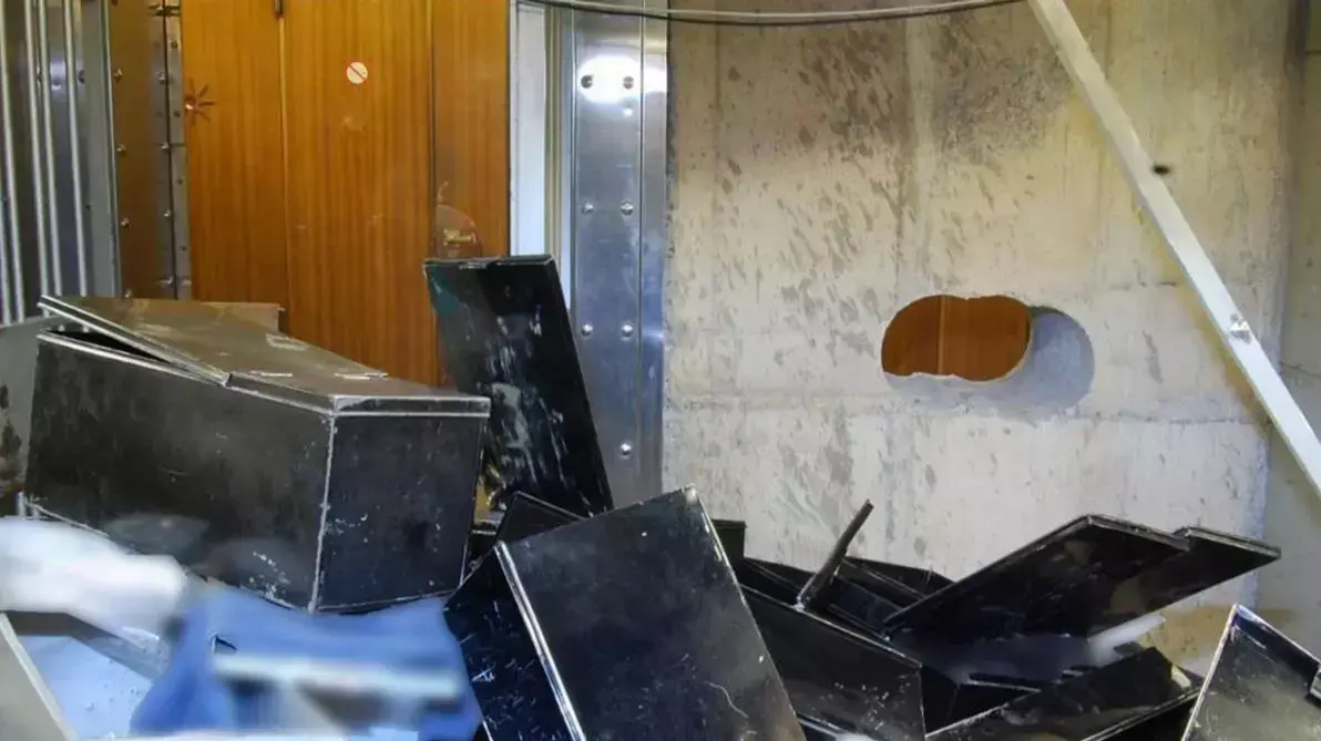 כנופיית הקשישים ביצעה שוד כספות בבניין האטון גרדן בלונדון, בריטניה, ינואר 2016