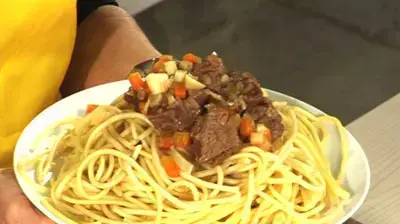 ראגו בקר על מצע פסטה בוקטיני ( אסם )
