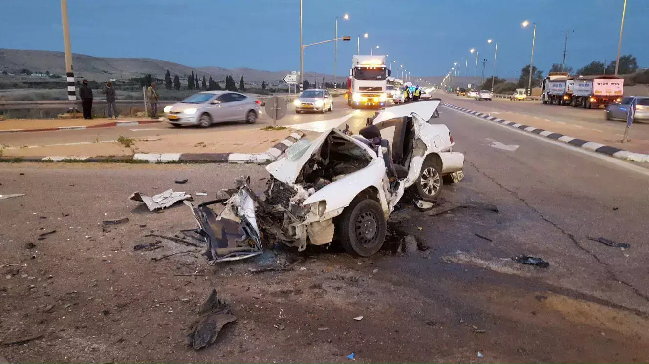 תאונת דרכים בצומת דימונה ירוחם, כביש 25. 17 בינואר 2015 תאונת דרכים בצומת דימונה ירוחם, כביש 25. 17 בינואר 2015